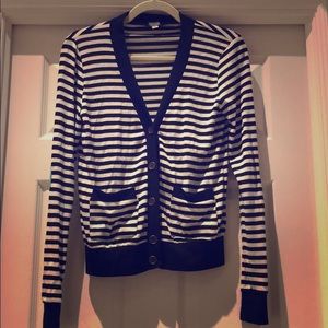 Women’s black shirt sweater elbow heart detail